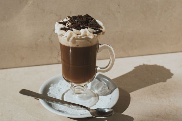 Savourez une mousse aérienne au mascarpone et café : la recette irrésistible pour un dessert léger et gourmand !